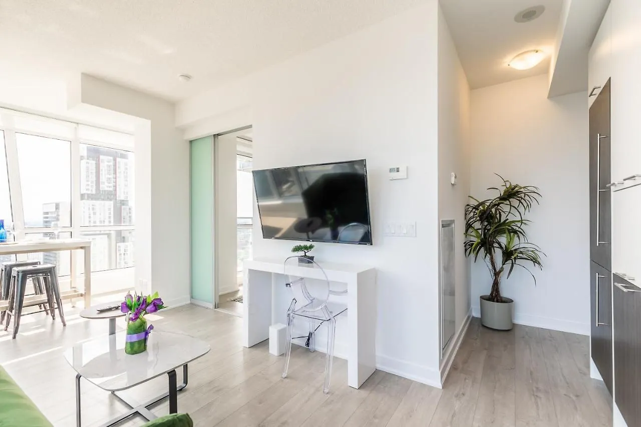 Luxury 2 Bedroom In The Heart Of Entertainment District W/ Cn Tower View Toronto Apartment