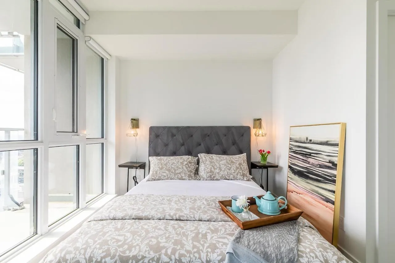 Luxury 2 Bedroom In The Heart Of Entertainment District W/ Cn Tower View Toronto 0*,  Canada