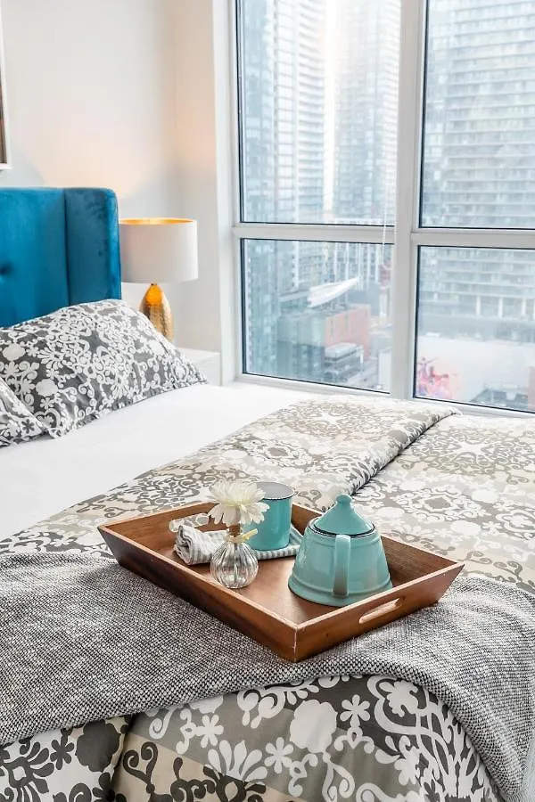 Luxury 2 Bedroom In The Heart Of Entertainment District W/ Cn Tower View Toronto Canada