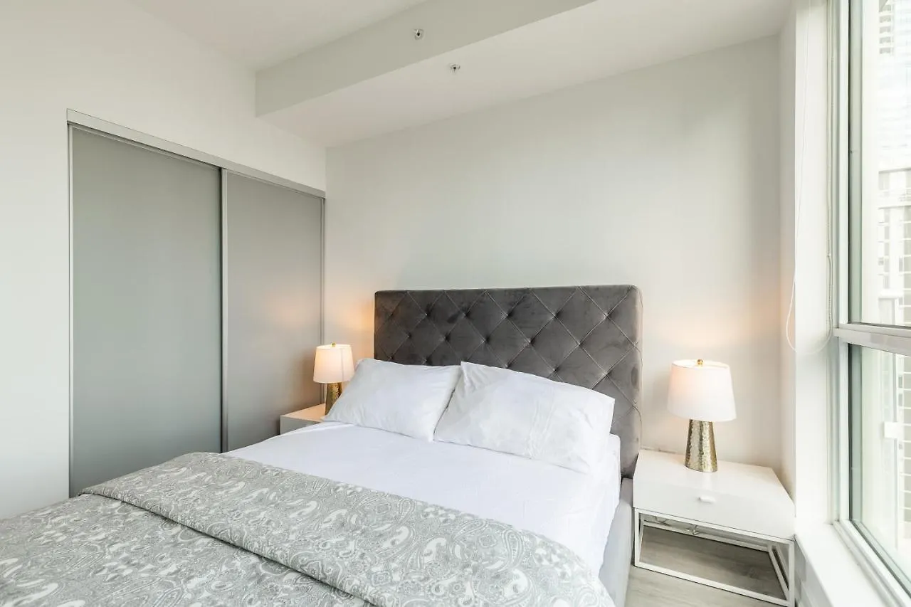 Luxury 2 Bedroom In The Heart Of Entertainment District W/ Cn Tower View Toronto 0*,