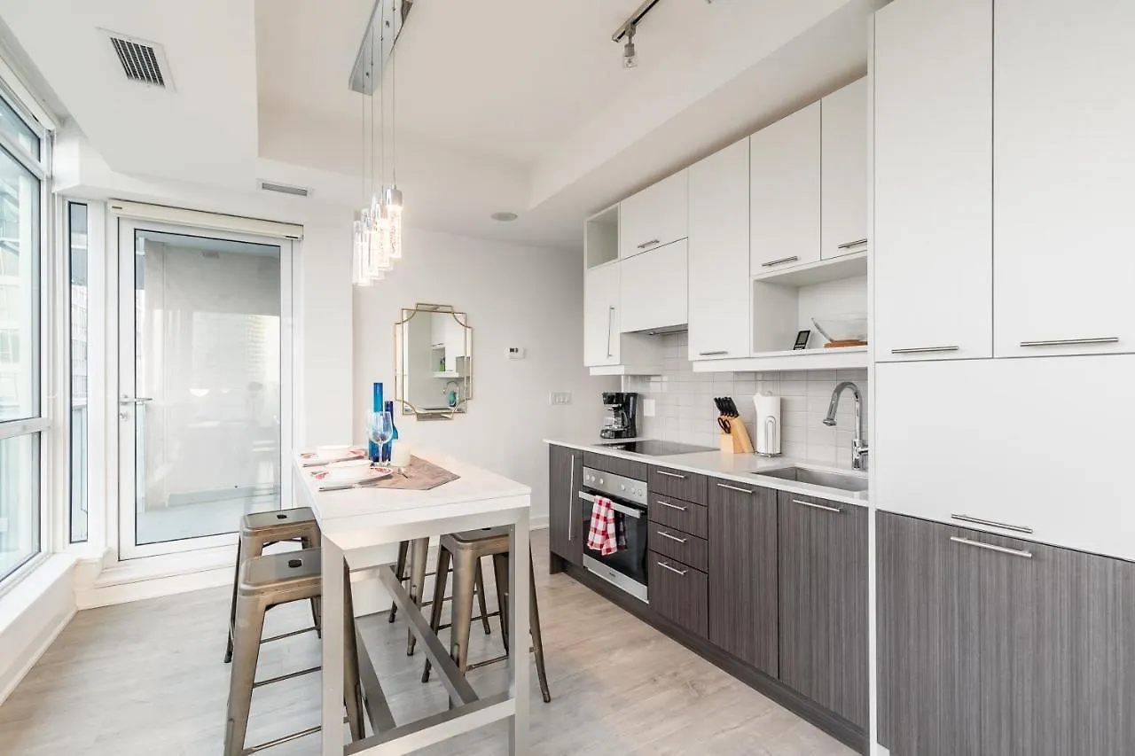 Luxury 2 Bedroom In The Heart Of Entertainment District W/ Cn Tower View Toronto 0*,