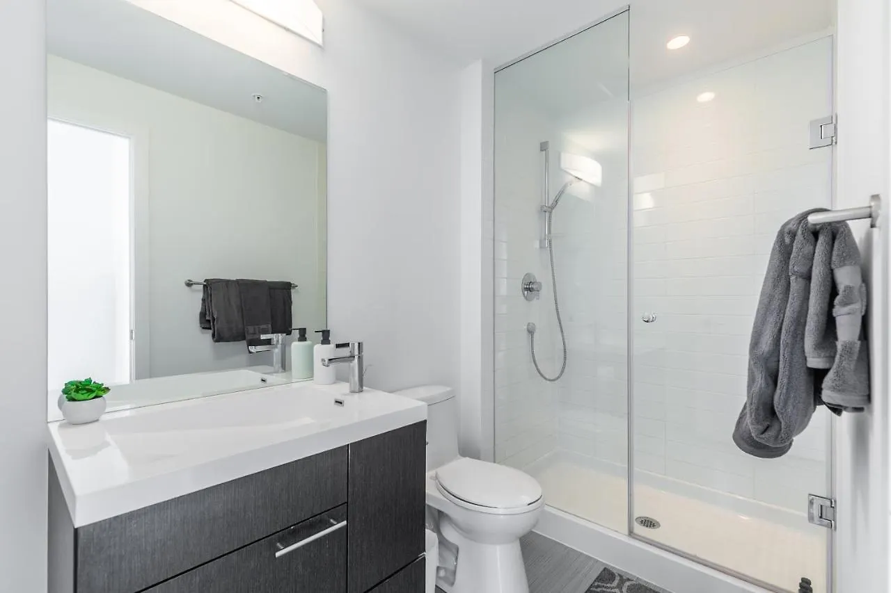 Luxury 2 Bedroom In The Heart Of Entertainment District W/ Cn Tower View Toronto