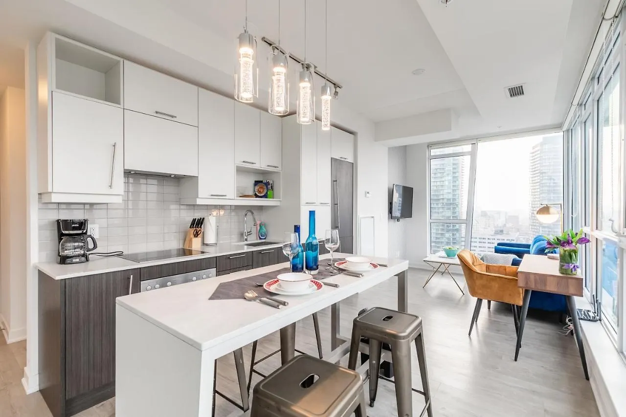 Luxury 2 Bedroom In The Heart Of Entertainment District W/ Cn Tower View Toronto Canada
