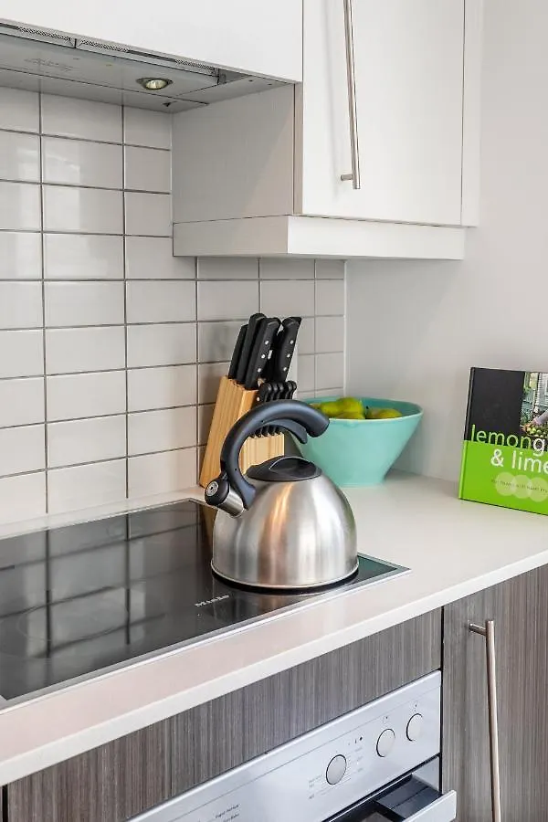 Luxury 2 Bedroom In The Heart Of Entertainment District W/ Cn Tower View Toronto 0*,  Canada