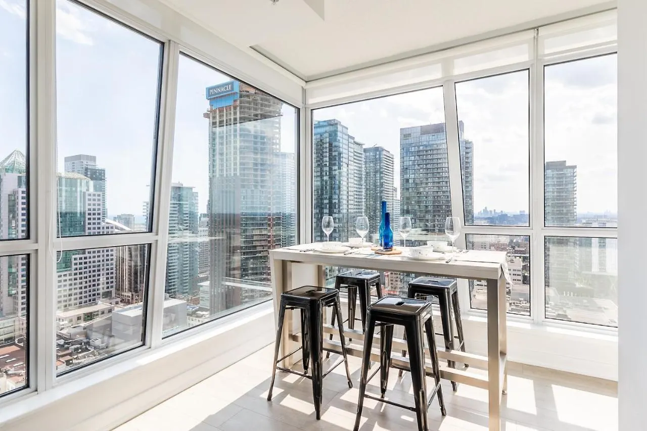 Luxury 2 Bedroom In The Heart Of Entertainment District W/ Cn Tower View Toronto