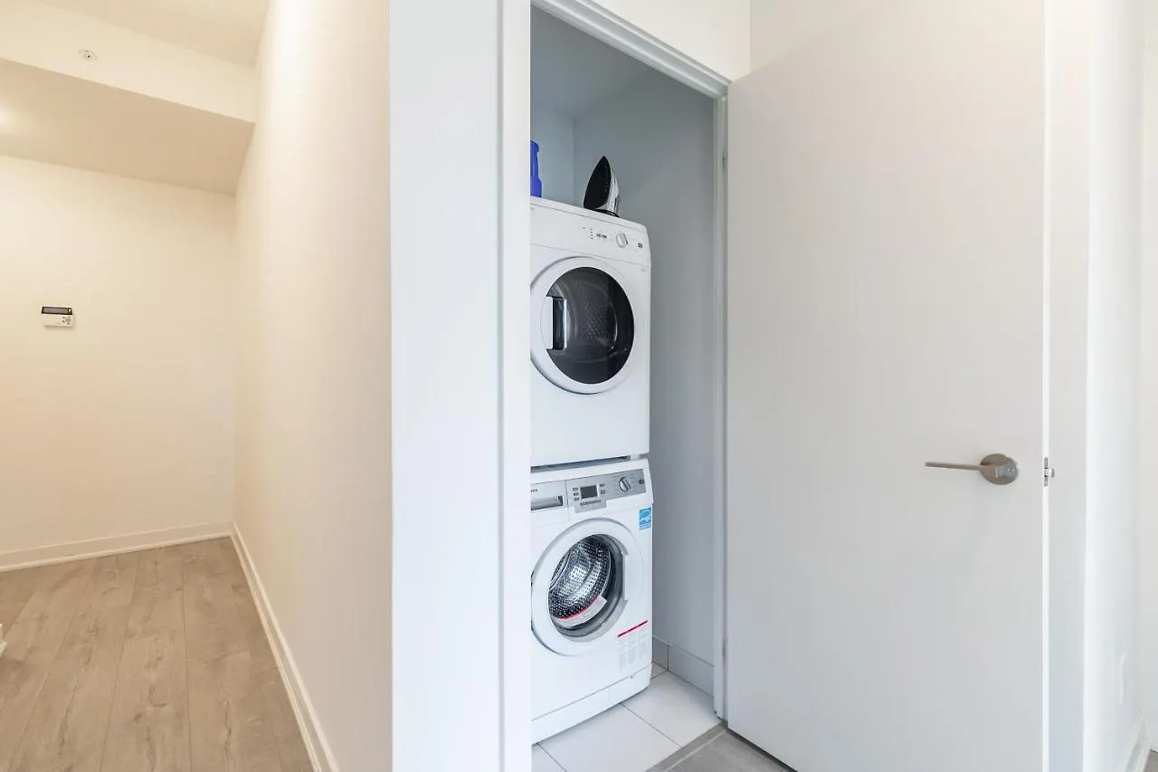 Luxury 2 Bedroom In The Heart Of Entertainment District W/ Cn Tower View Toronto 0*,