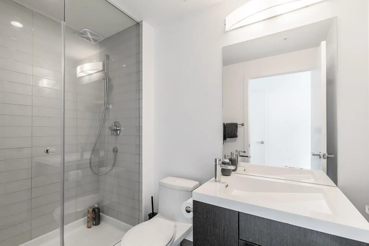 Apartment Luxury 2 Bedroom In The Heart Of Entertainment District W/ Cn Tower View Toronto Canada